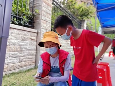 彰显新时代青春风采 “00后”志愿者助力全员核酸检测